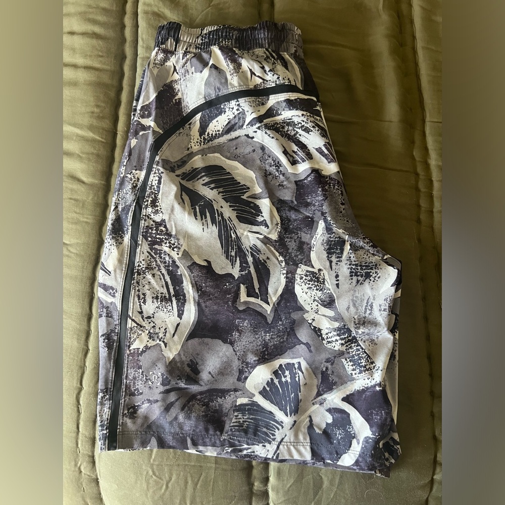 Lululemon PaceBreak 9” shorts